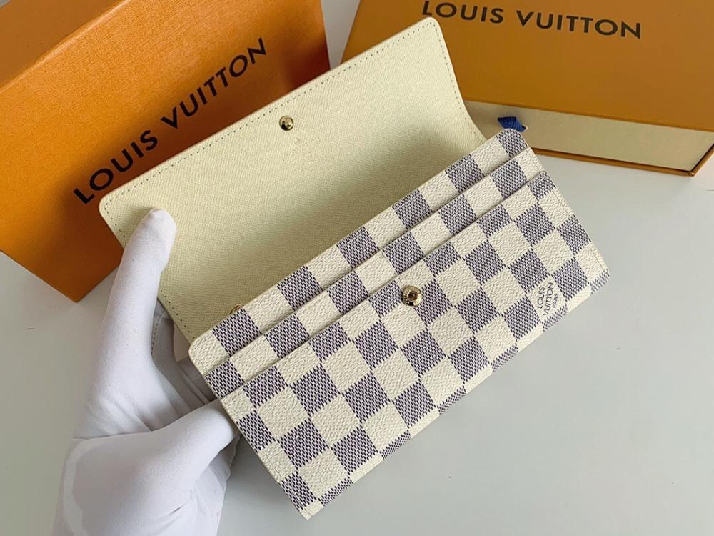 Modern Wallet