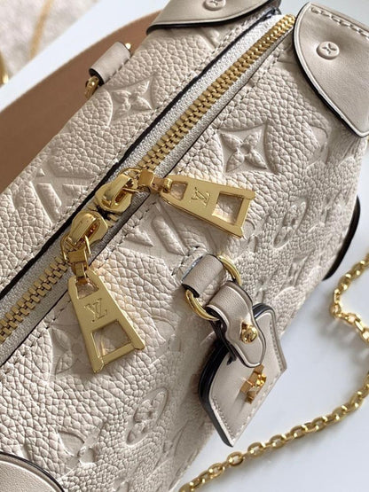 Modern Refined Shoulder Bag