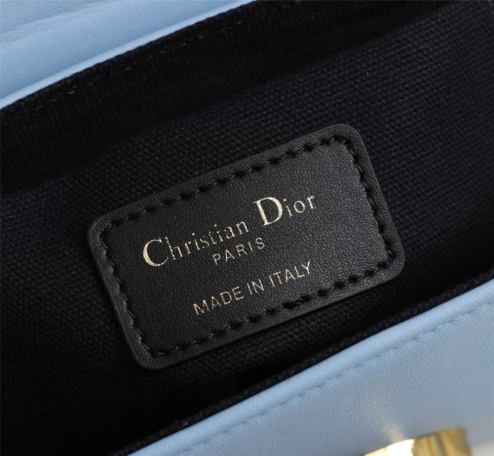 Stylish Shoulder Bag – Limited Edition