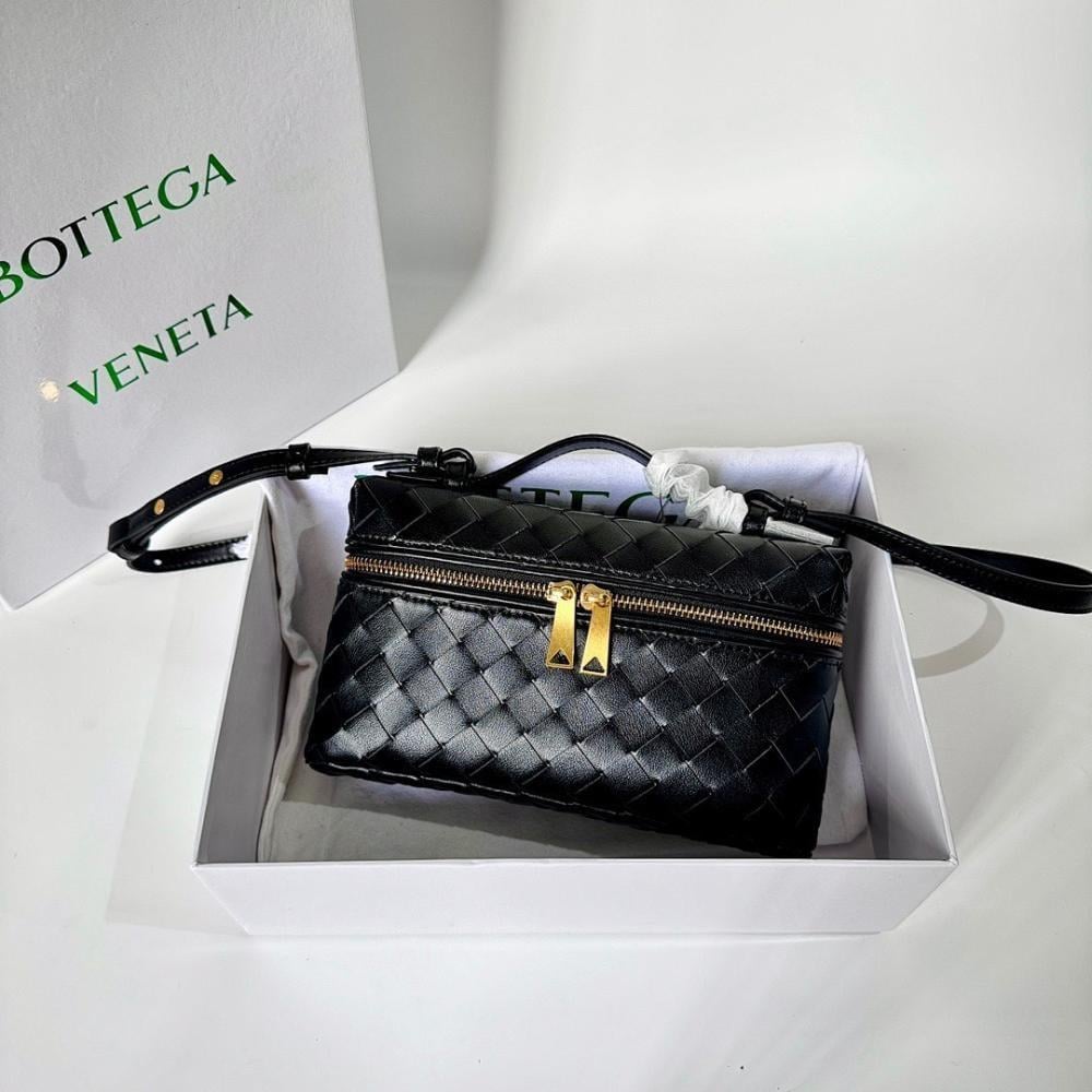 Elegant Woven Leather Shoulder Bag – Special Edition