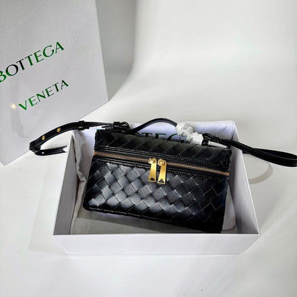 Elegant Woven Leather Shoulder Bag – Special Edition