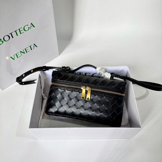 Elegant Woven Leather Shoulder Bag – Special Edition