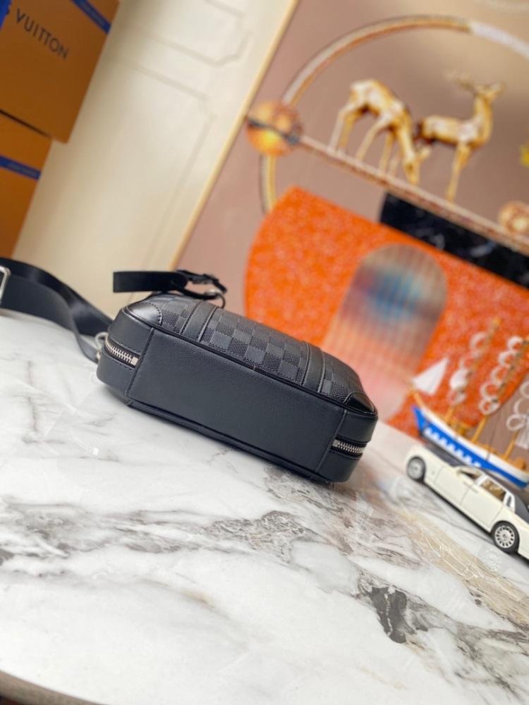 Modern Italian-Inspired Leather Crossbody Bag