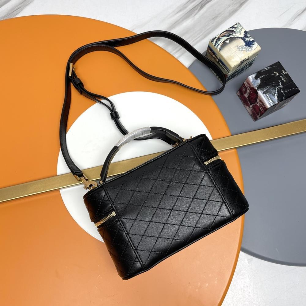 Classic Shoulder Bag