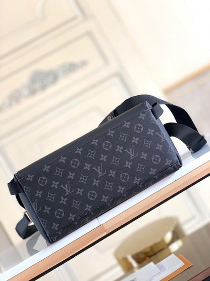 Elegant Refined Canvas Shoulder Bag