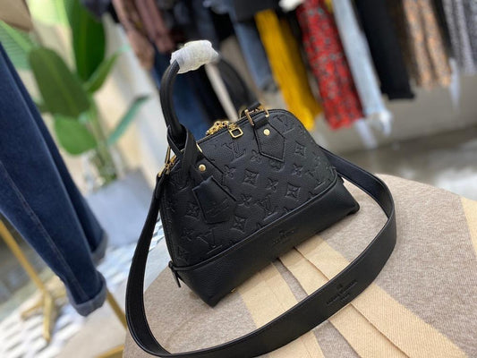 Stylish Leather Crossbody Bag – Special Edition