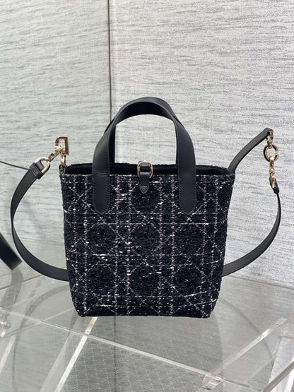 Classic Leather Shoulder Bag
