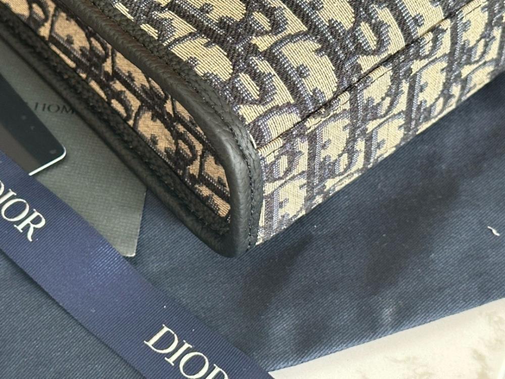 Elegant Black Printed Jacquard Shoulder Bag – Special Edition