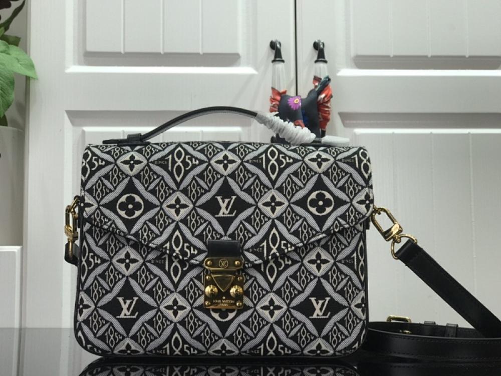 Classic Crossbody Bag