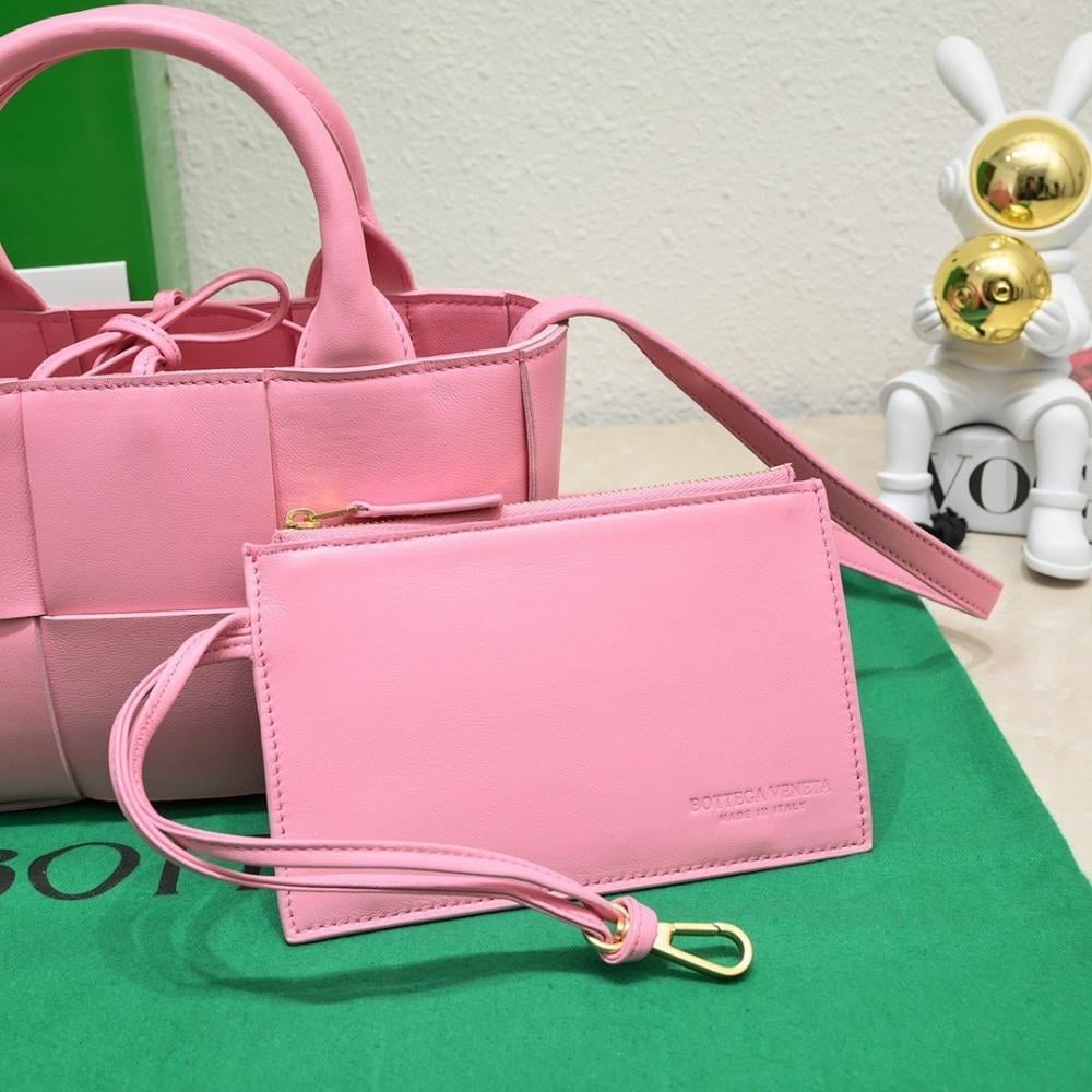 Alma Tote Bag