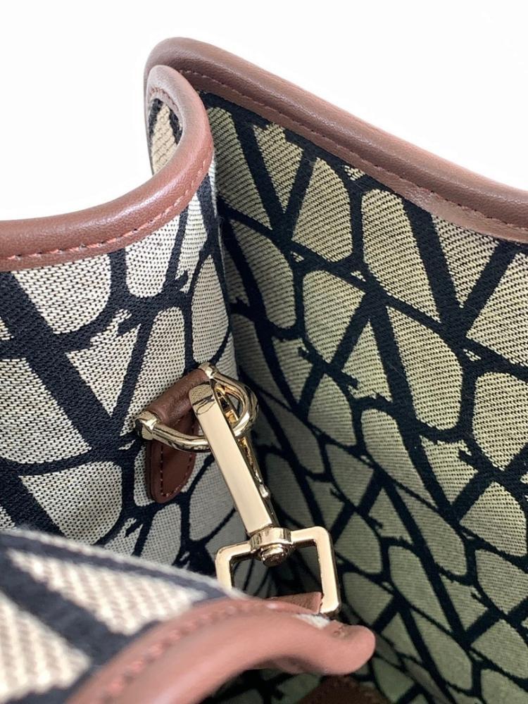 Modern Refined Printed Canvas Crossbody Bag
