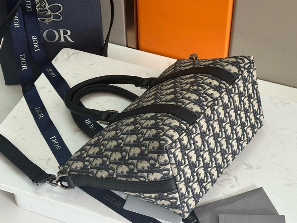 Classic Italian-Inspired Black Printed Leather Shoulder Bag
