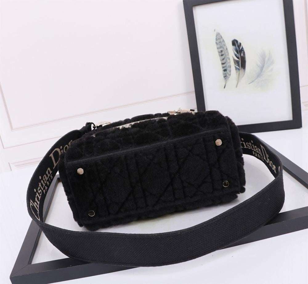 Modern Elegant Gold Embroidered Shoulder Bag