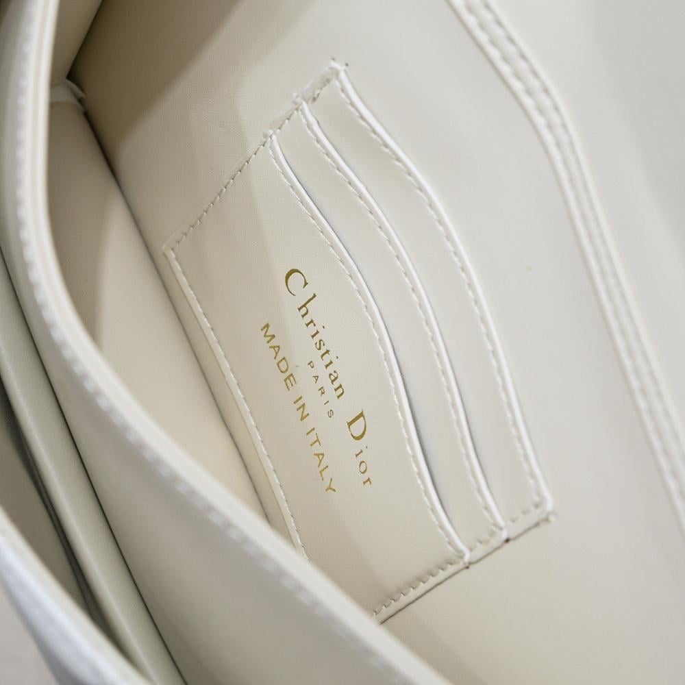 Classic Refined Leather Shoulder Bag