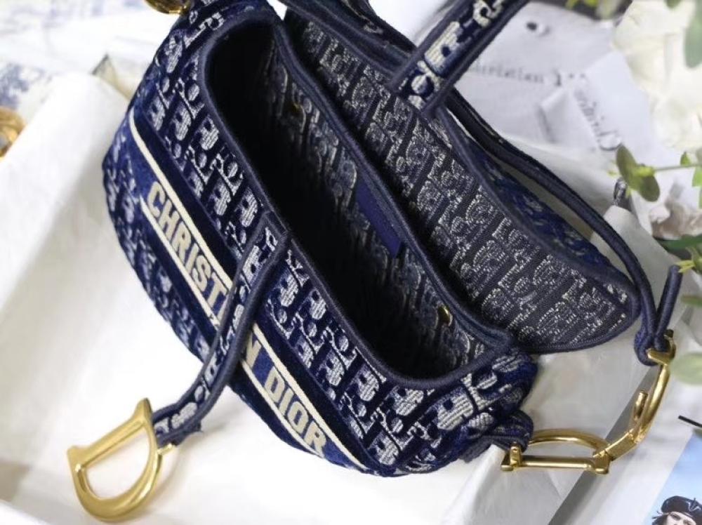 Classic Shoulder Bag