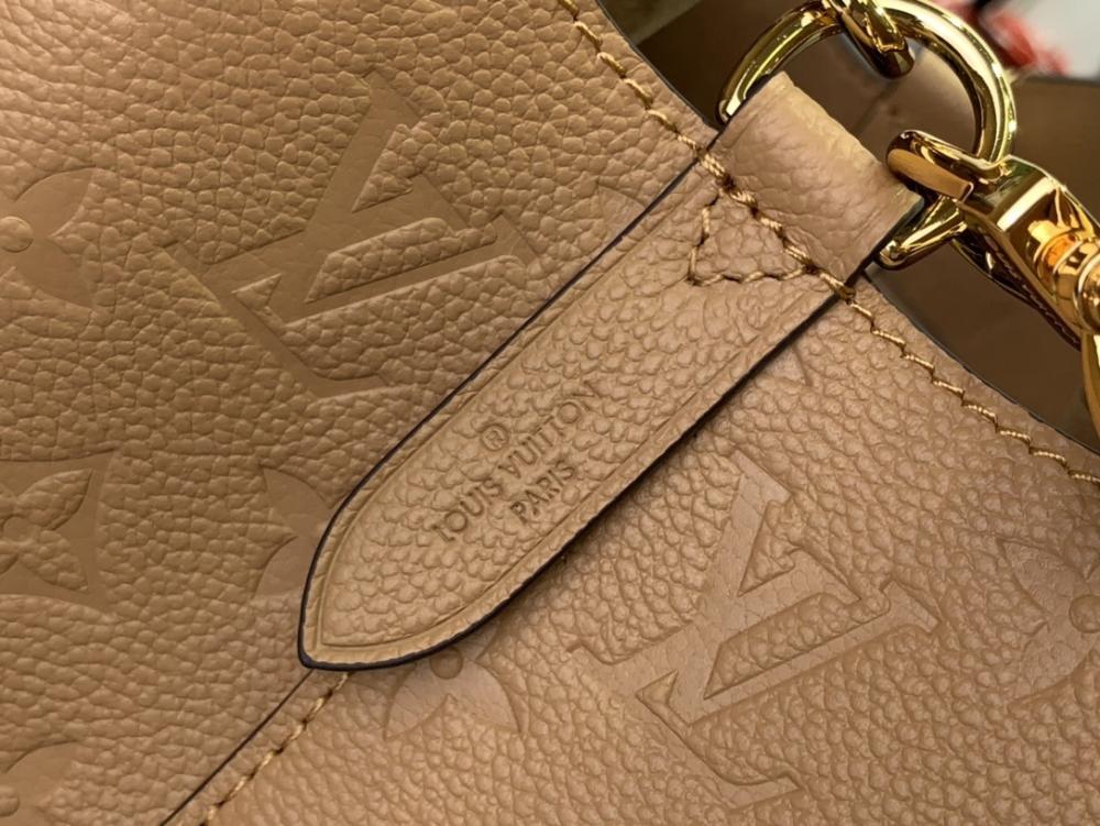 Elegant Shoulder Bag