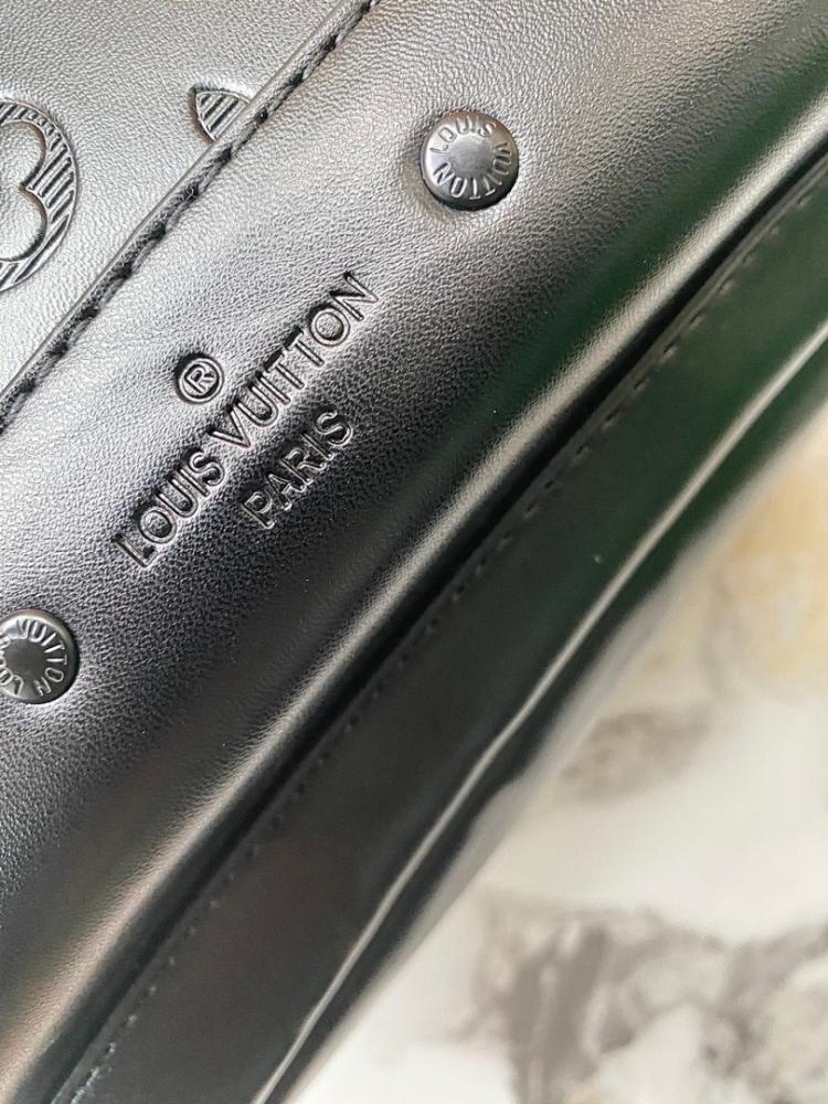 Modern Leather Shoulder Bag – Limited Edition