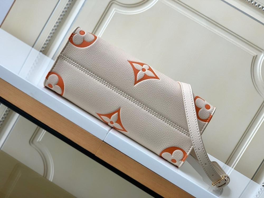 Elegant Leather Shoulder Bag – Limited Edition
