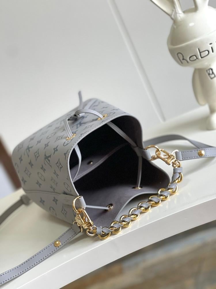 Classic Modern Woven Bag