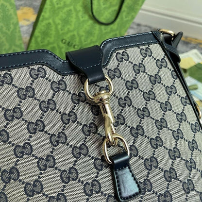 Elegant Shoulder Bag – Limited Edition