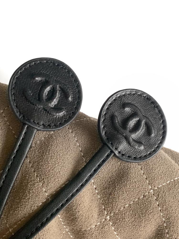 Classic Quilted Leather Shoulder Bag