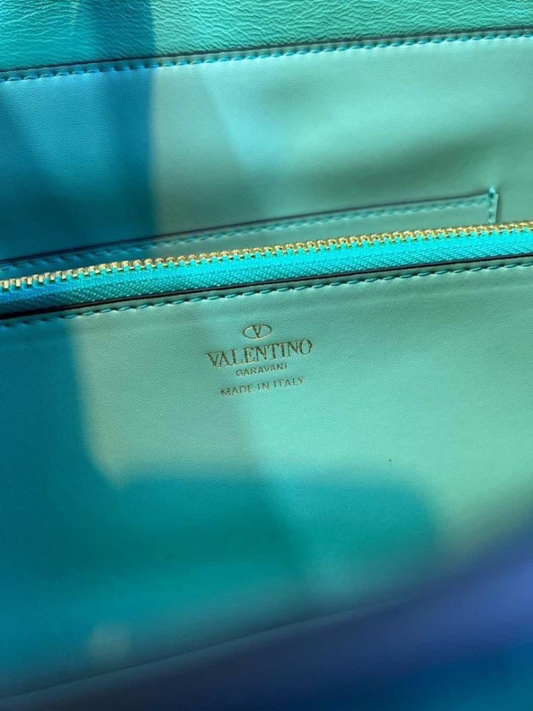 Garavani One Stud Quilted Leather Shoulder Bag