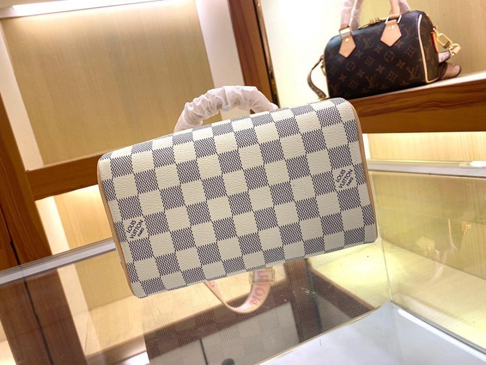 Elegant Refined Leather Travel Bag