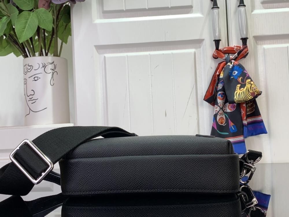 Classic Shoulder Bag