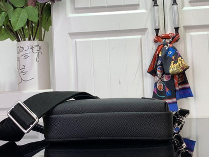 Classic Shoulder Bag