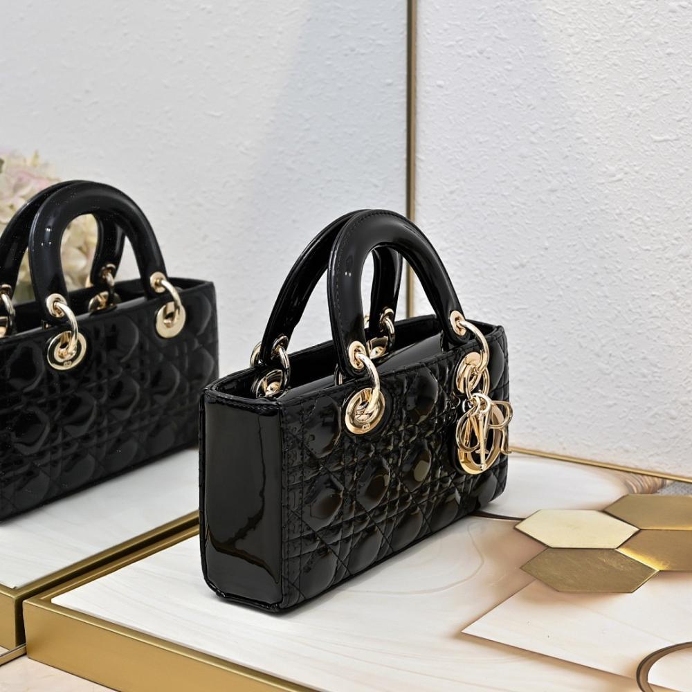 Classic Italian-Inspired Leather Shoulder Bag