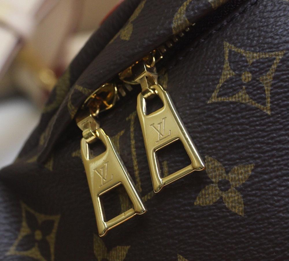 Classic Italian-Inspired Gold Leather Crossbody Bag