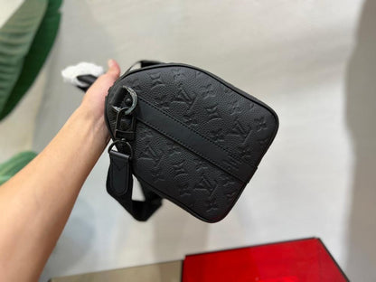 Alma Leather Travel Bag