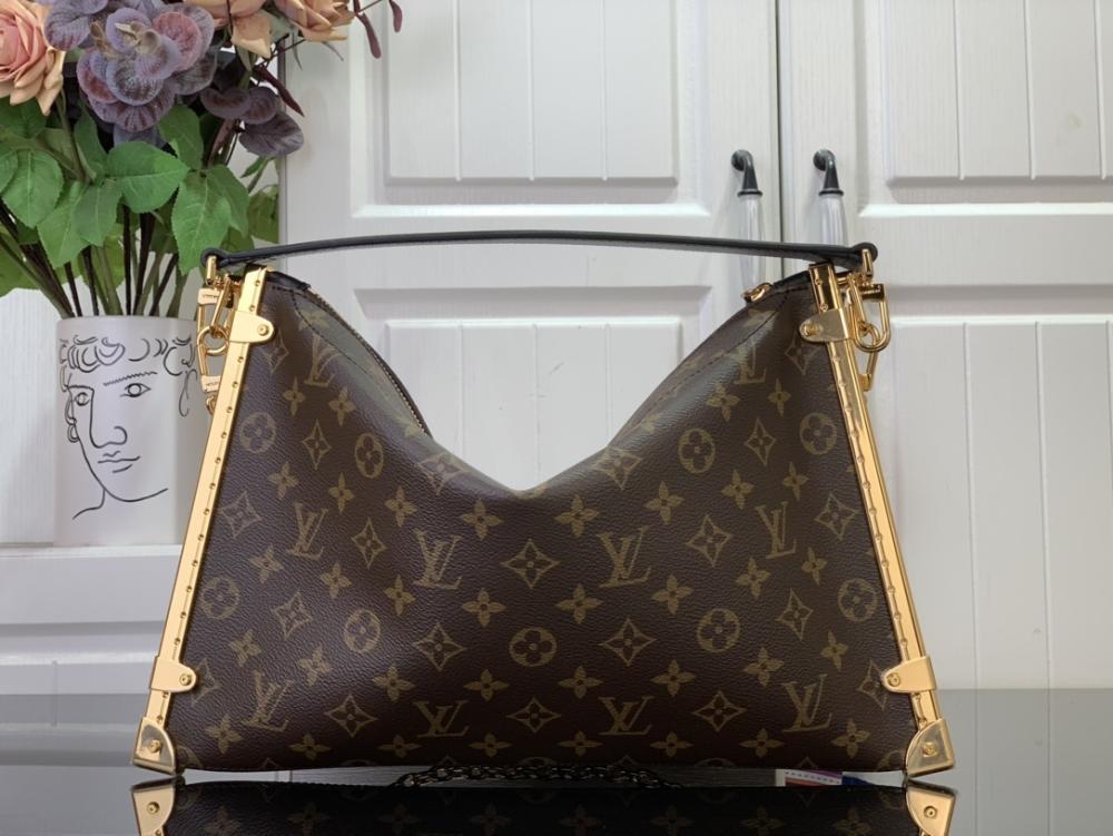 Elegant Shoulder Bag