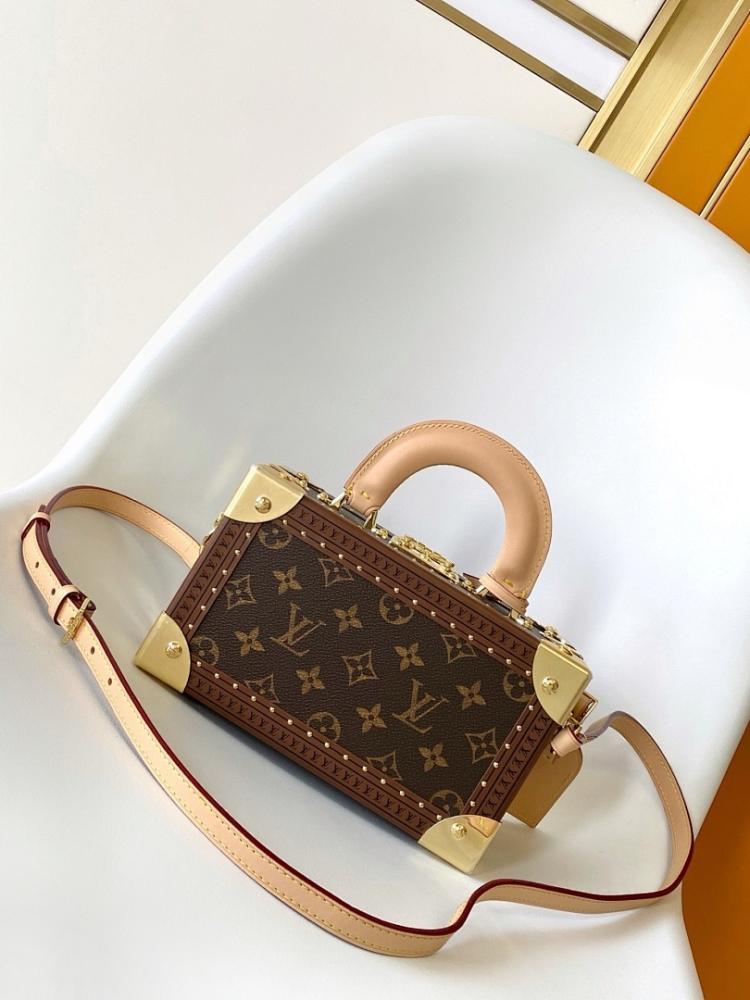 Luxury Refined Studded Leather Shoulder Bag