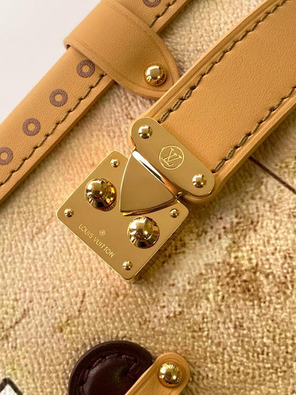 Alma Leather Shoulder Bag