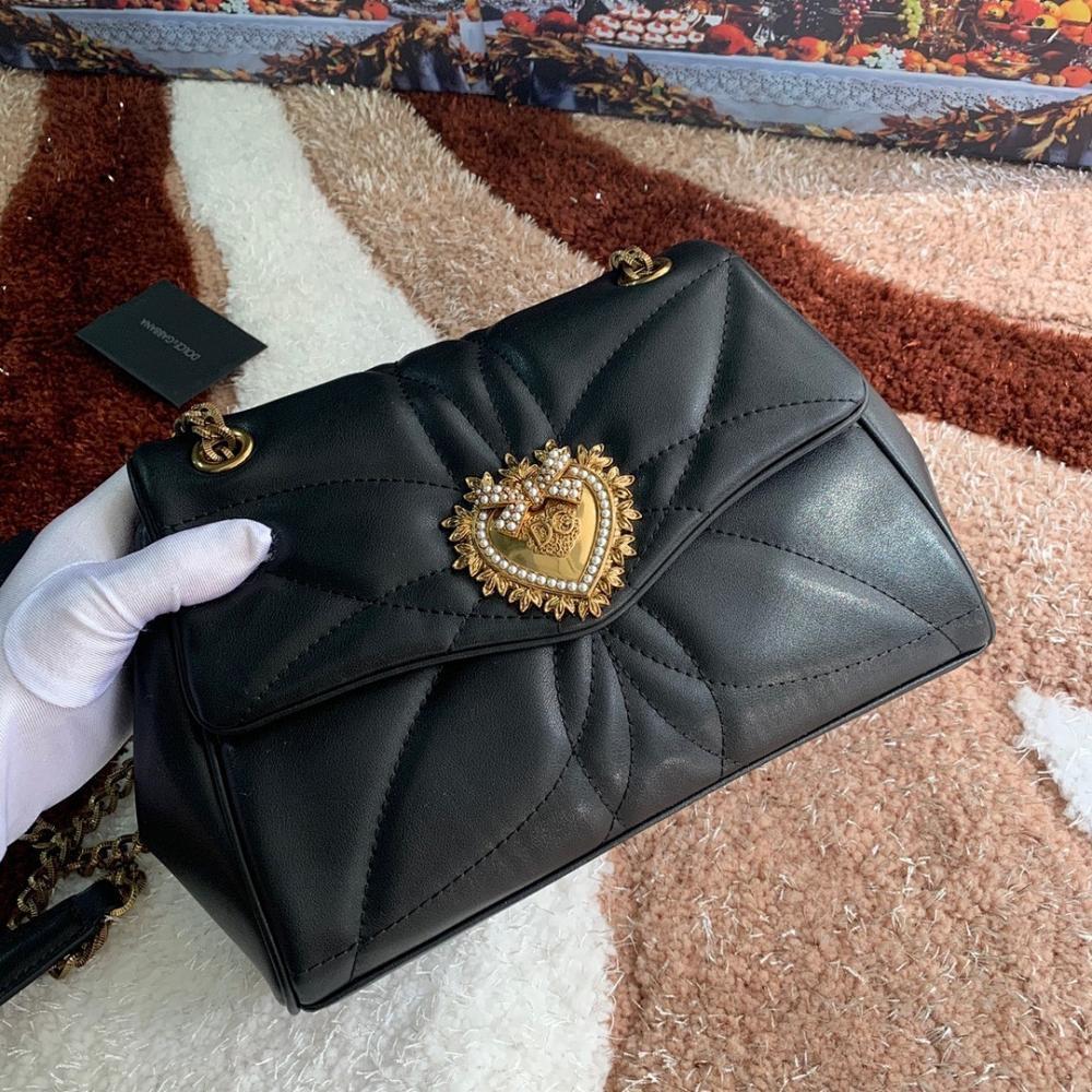 Luxury Elegant Quilted Leather Crossbody Bag – Limited Edition