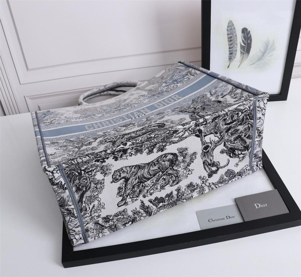 Luxury Elegant Black Embroidered Top Handle Bag
