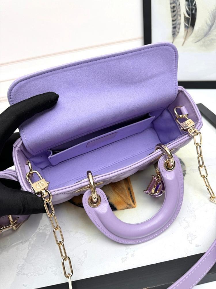 Stylish Refined Gold Embroidered Lambskin Shoulder Bag