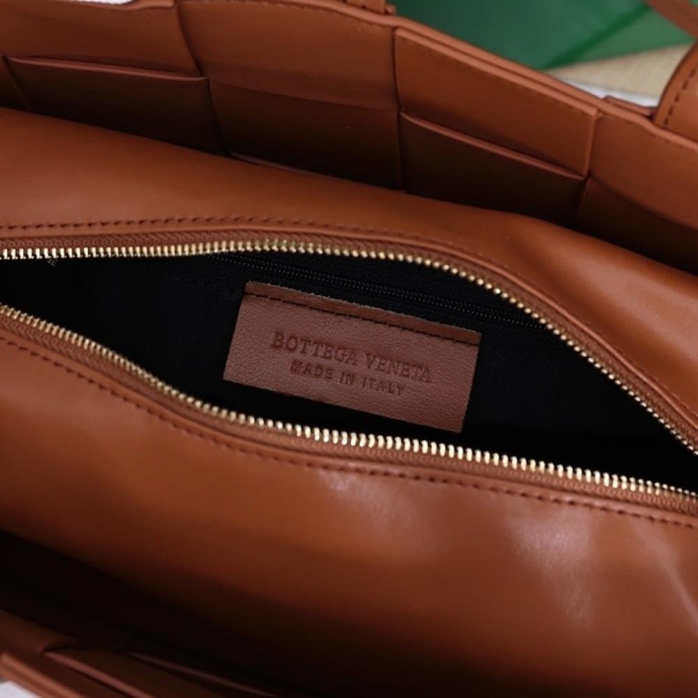 Modern Woven Leather Crossbody Bag – Limited Edition