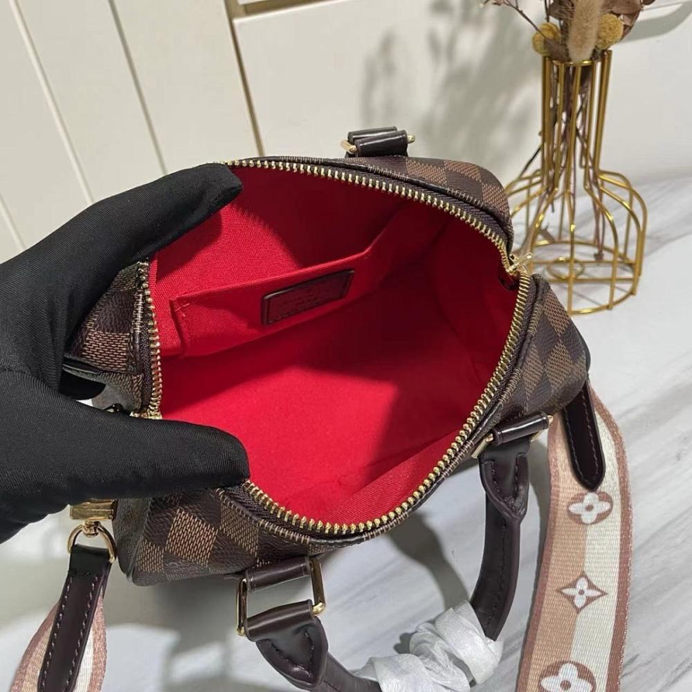 Elegant Refined Leather Travel Bag