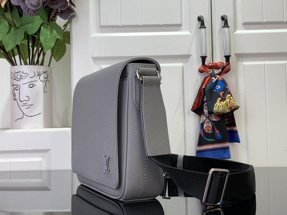 Classic Shoulder Bag