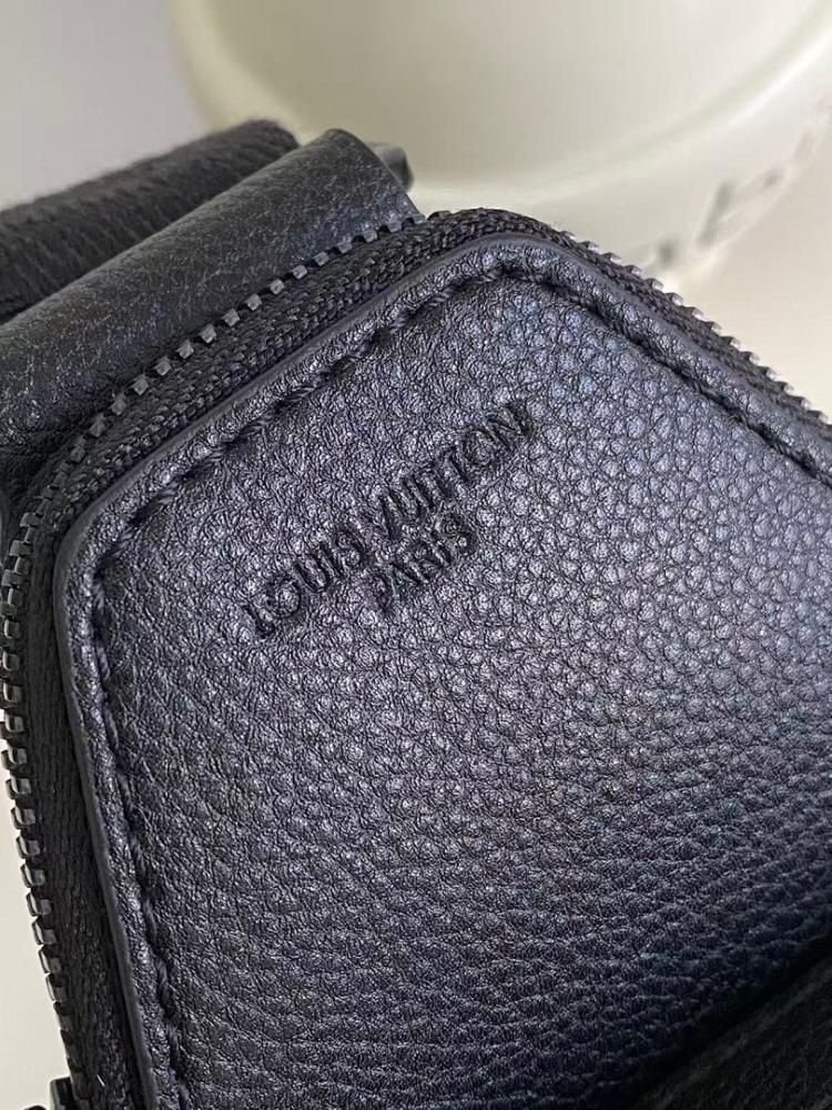 Modern Elegant Leather Shoulder Bag – Limited Edition
