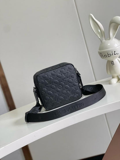 Modern Italian-Inspired Leather Shoulder Bag