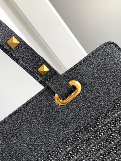 Modern Italian-Inspired Woven Raffia Shoulder Bag