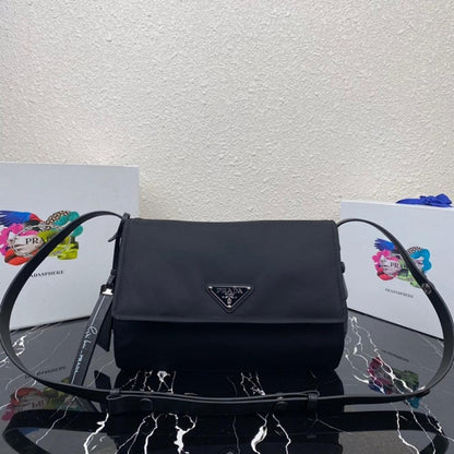 Classic Shoulder Bag