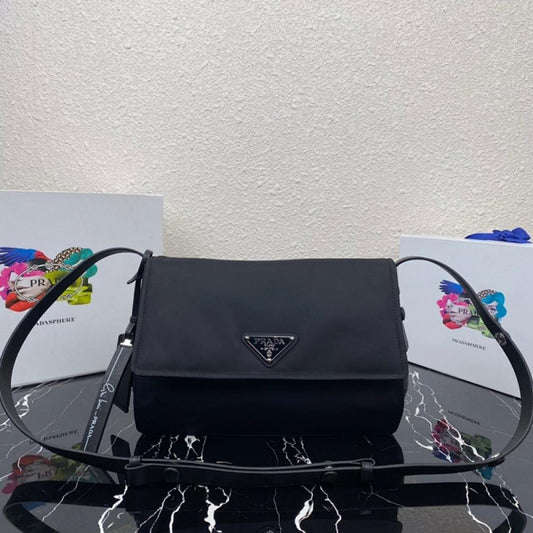 Classic Shoulder Bag