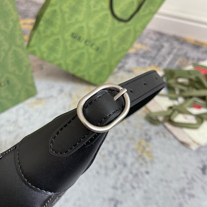 Elegant Refined Crossbody Bag