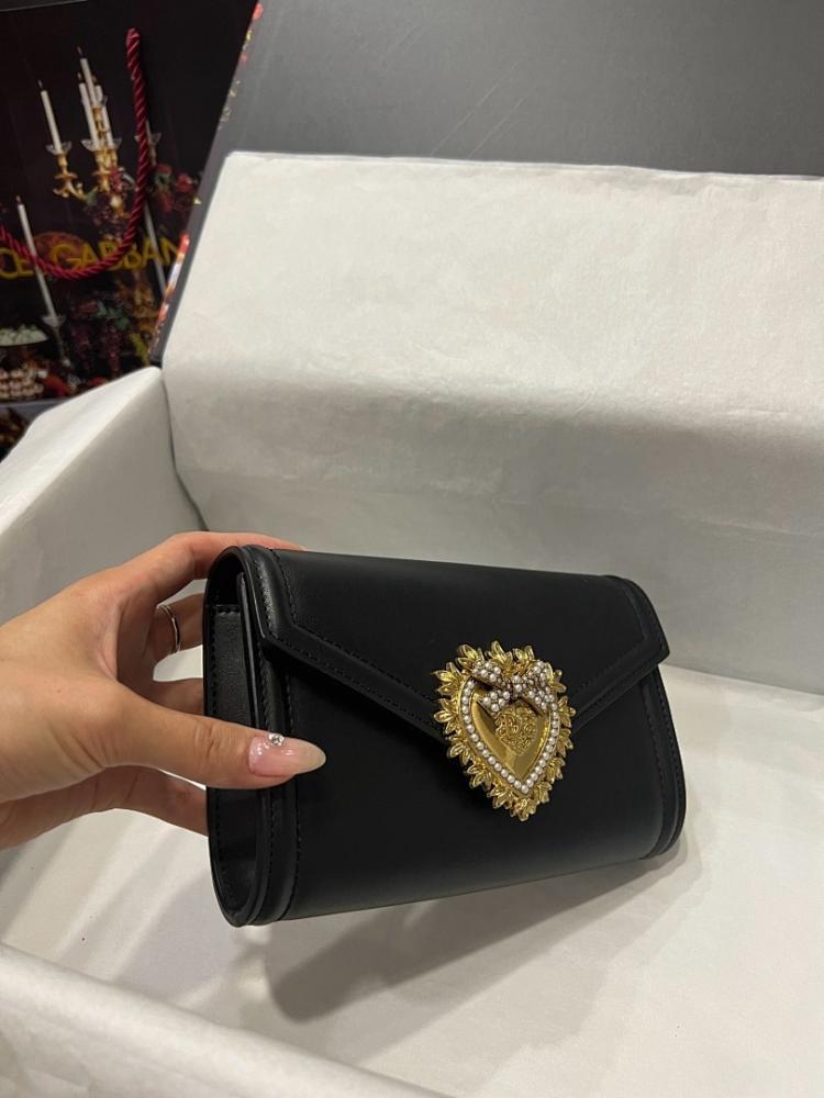 Stylish Studded Leather Shoulder Bag – Limited Edition