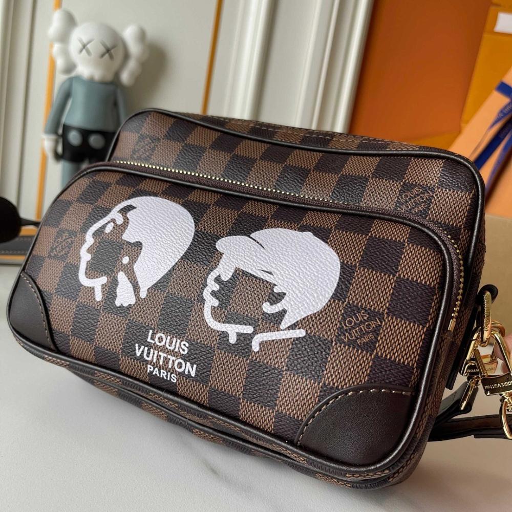 Stylish Refined Black Shoulder Bag