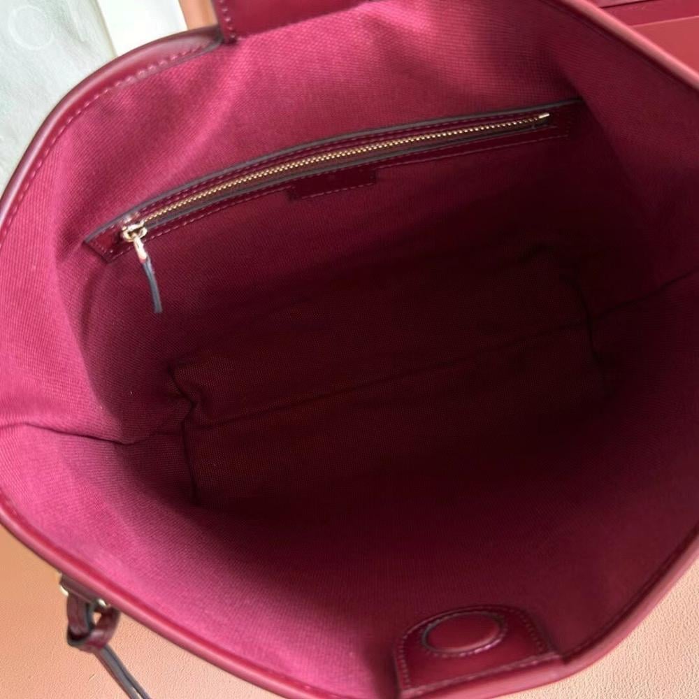 Stylish Shoulder Bag – Limited Edition